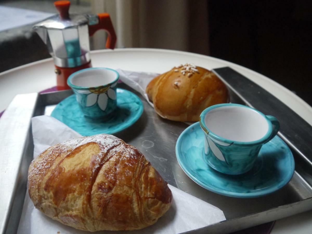 Bed and Breakfast Gradoni Di Chiaia Twenty Three à Naples Extérieur photo