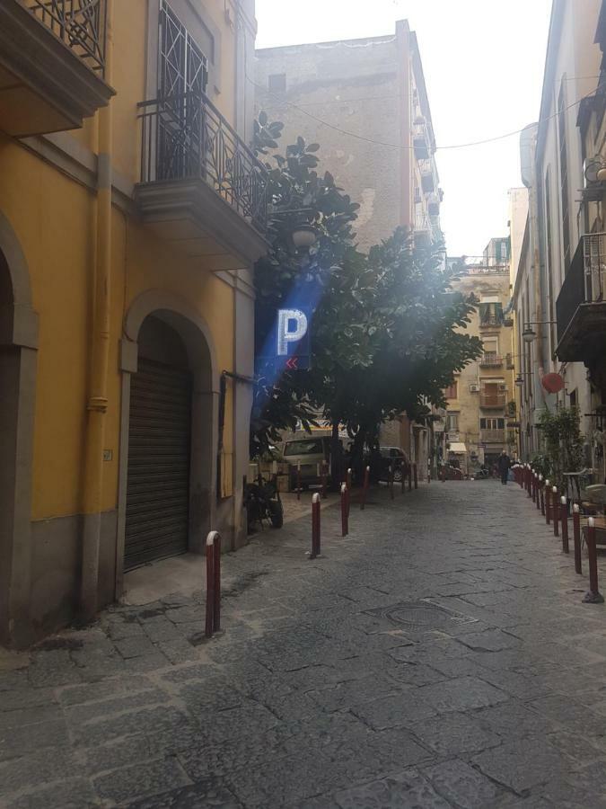 Bed and Breakfast Gradoni Di Chiaia Twenty Three à Naples Extérieur photo