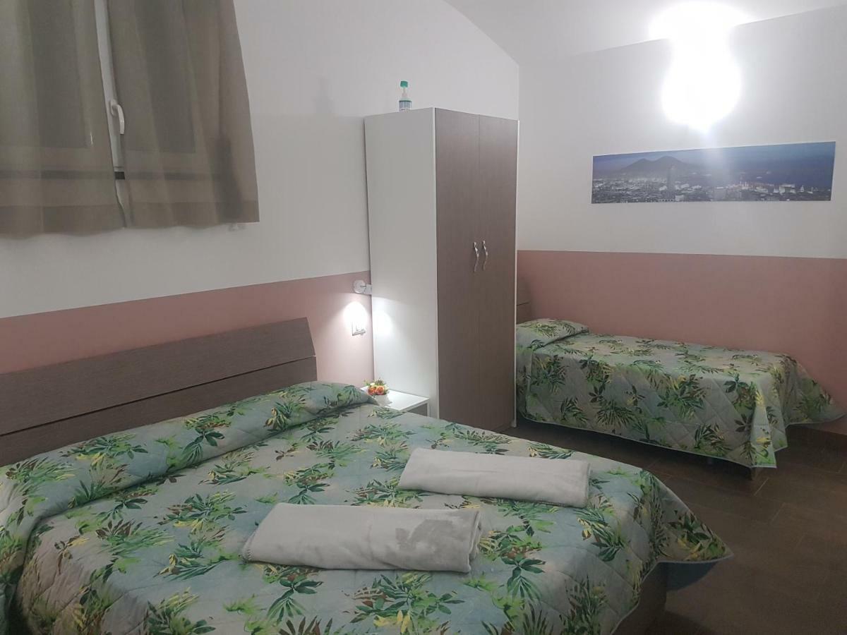 Bed and Breakfast Gradoni Di Chiaia Twenty Three à Naples Extérieur photo